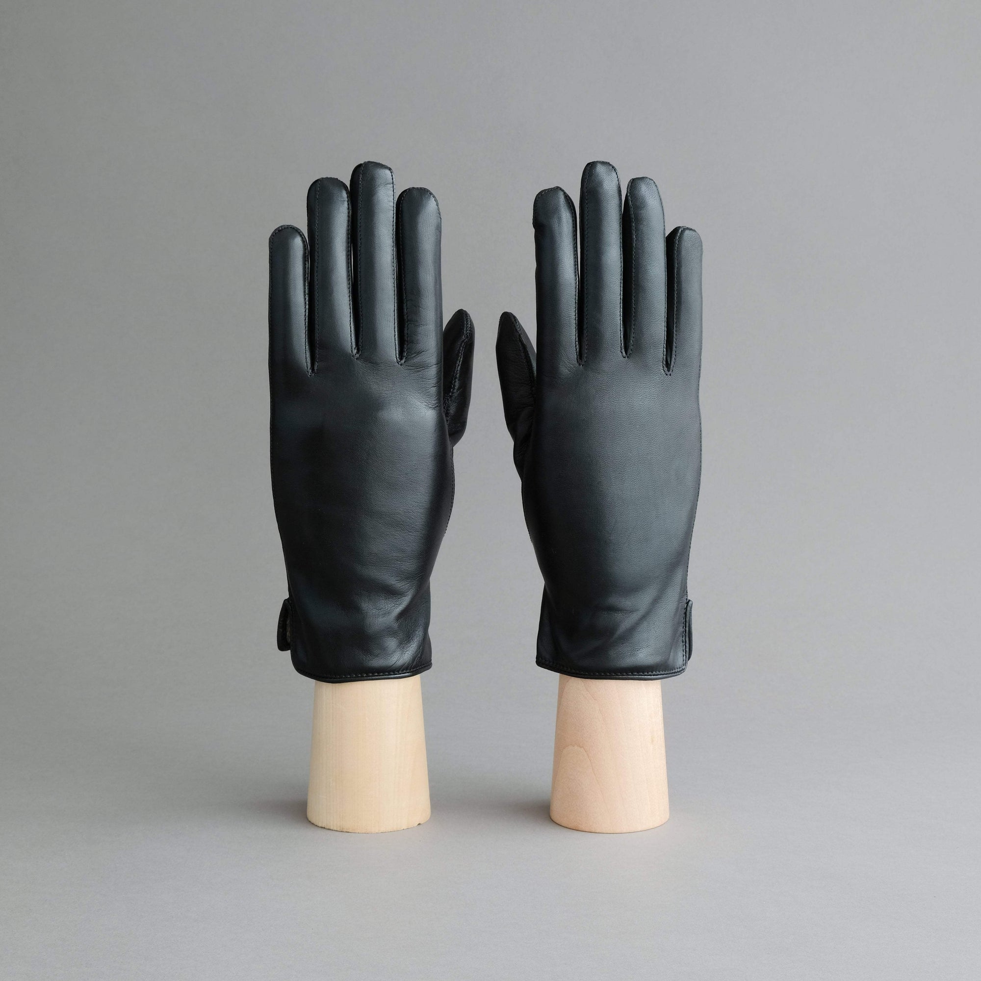 Ladies Gloves from Black Hair Sheep Nappa lined with Cashmere - TR Handschuhe Wien - Thomas Riemer Handmade Gloves