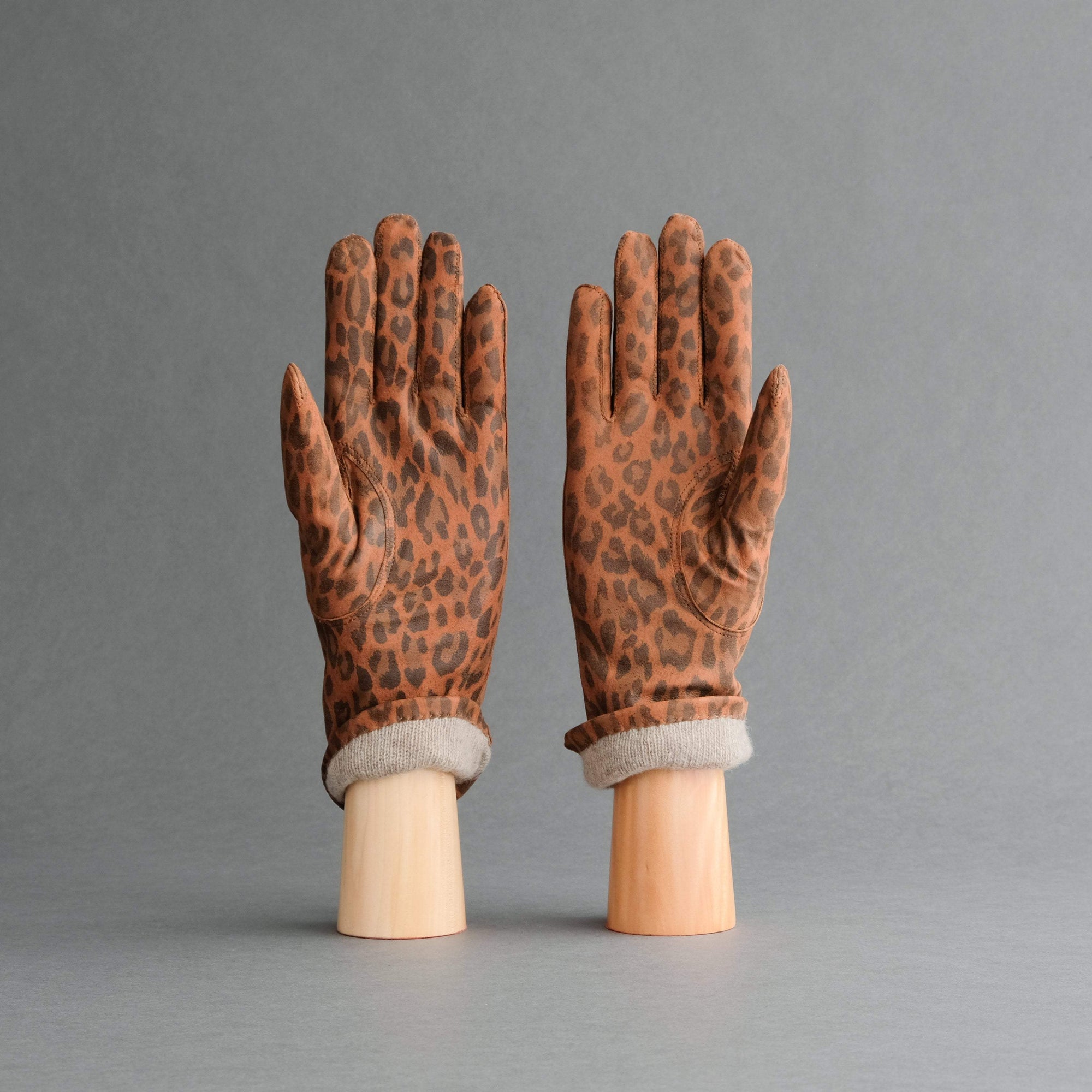 Ladies Gloves from Hair Sheep Nappa In Leopard Print - TR Handschuhe Wien - Thomas Riemer Handmade Gloves