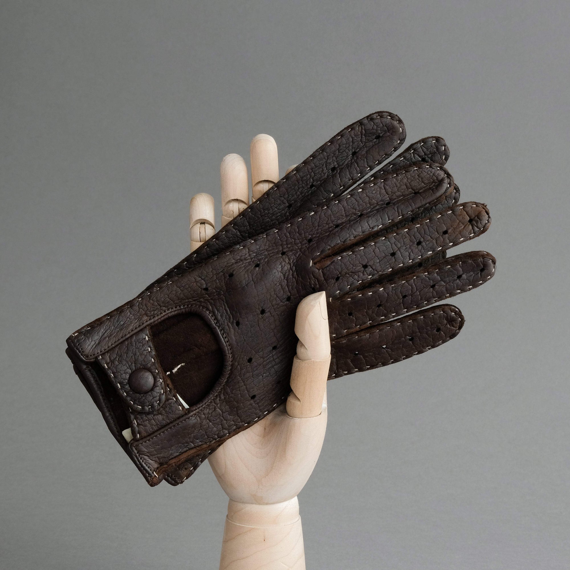 Ladies Unlined Driving Gloves From Brown Peccary Leather - TR Handschuhe Wien - Thomas Riemer Handmade Gloves