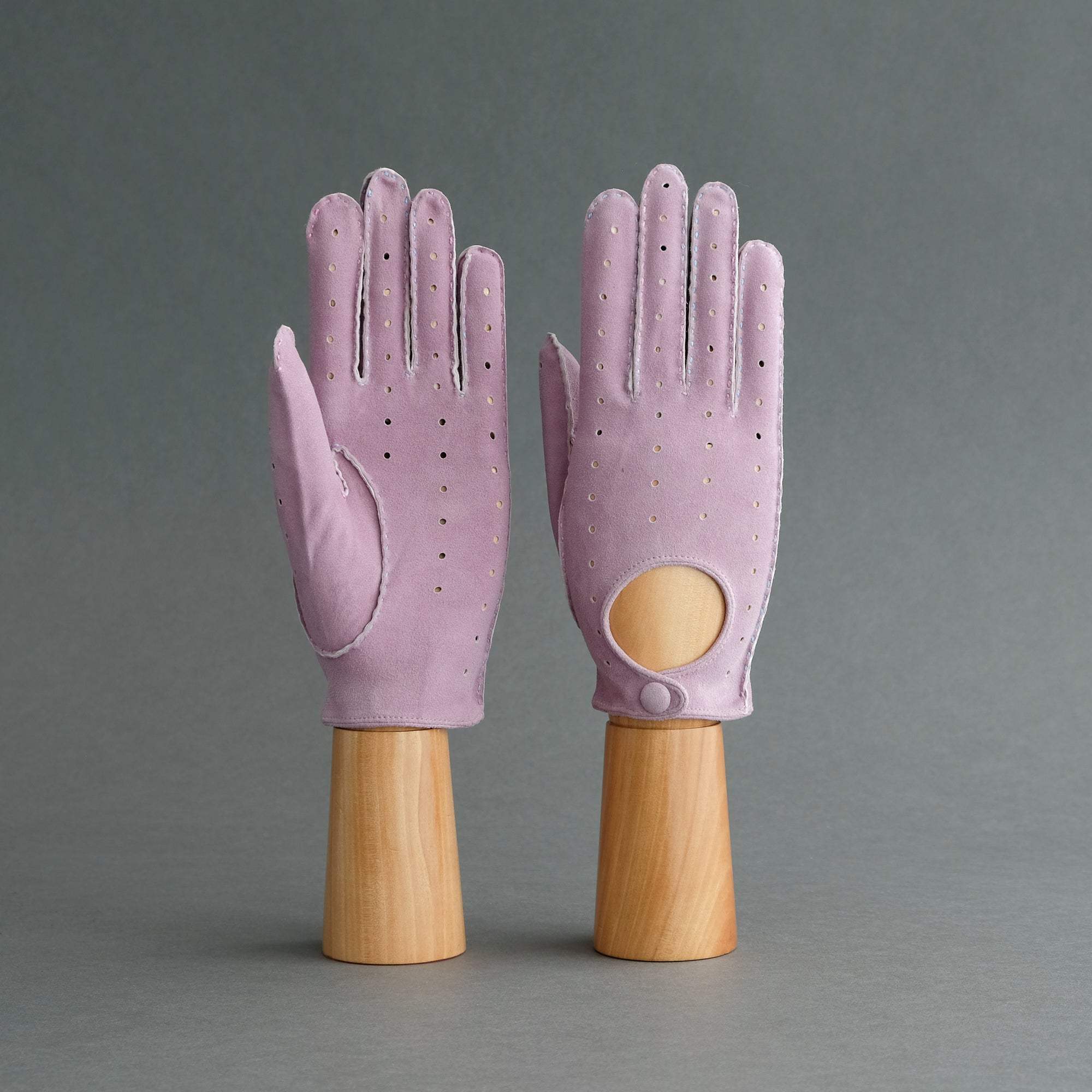 Ladies Unlined Driving Gloves From Lavender Reindeer Suede - TR Handschuhe Wien - Thomas Riemer Handmade Gloves