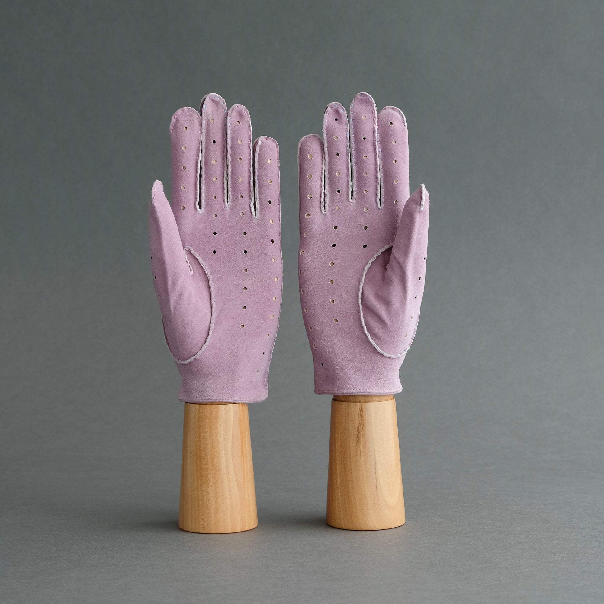 Ladies Unlined Driving Gloves From Lavender Reindeer Suede - TR Handschuhe Wien - Thomas Riemer Handmade Gloves