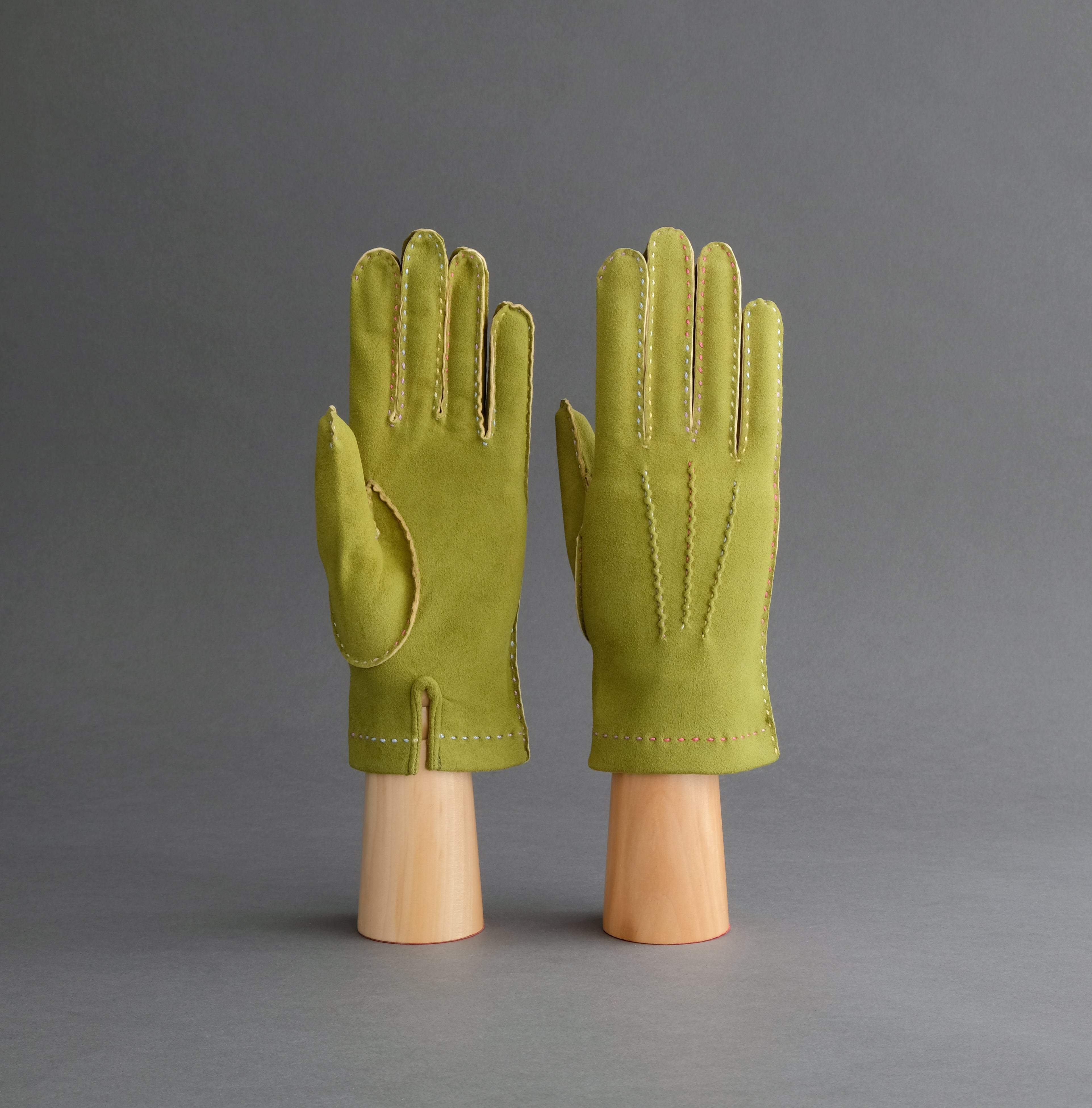 Ladies Unlined Hand Sewn Gloves From Lime Green Doeskin - TR Handschuhe Wien - Thomas Riemer Handmade Gloves