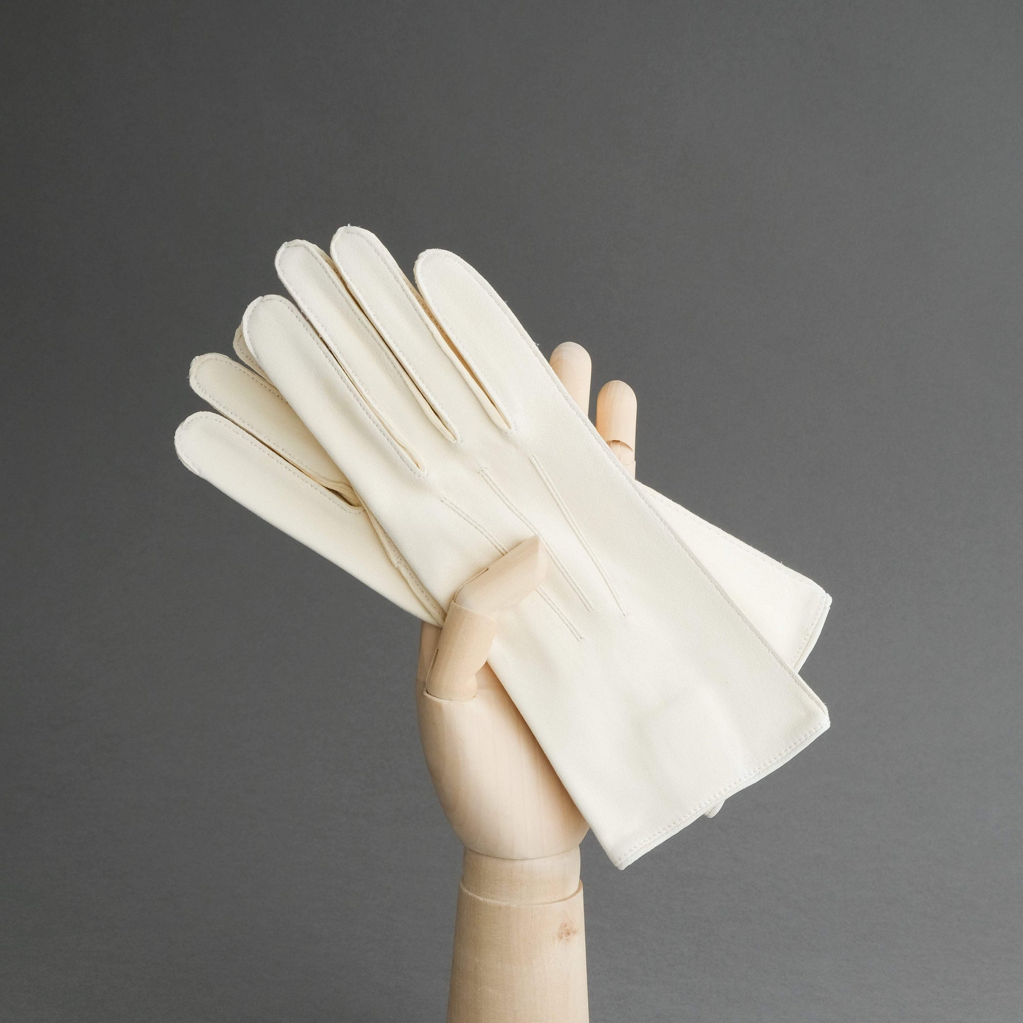 Ladies Wrist-Length Riding Gloves From Unlined Doeskin - TR Handschuhe Wien - Thomas Riemer Handmade Gloves