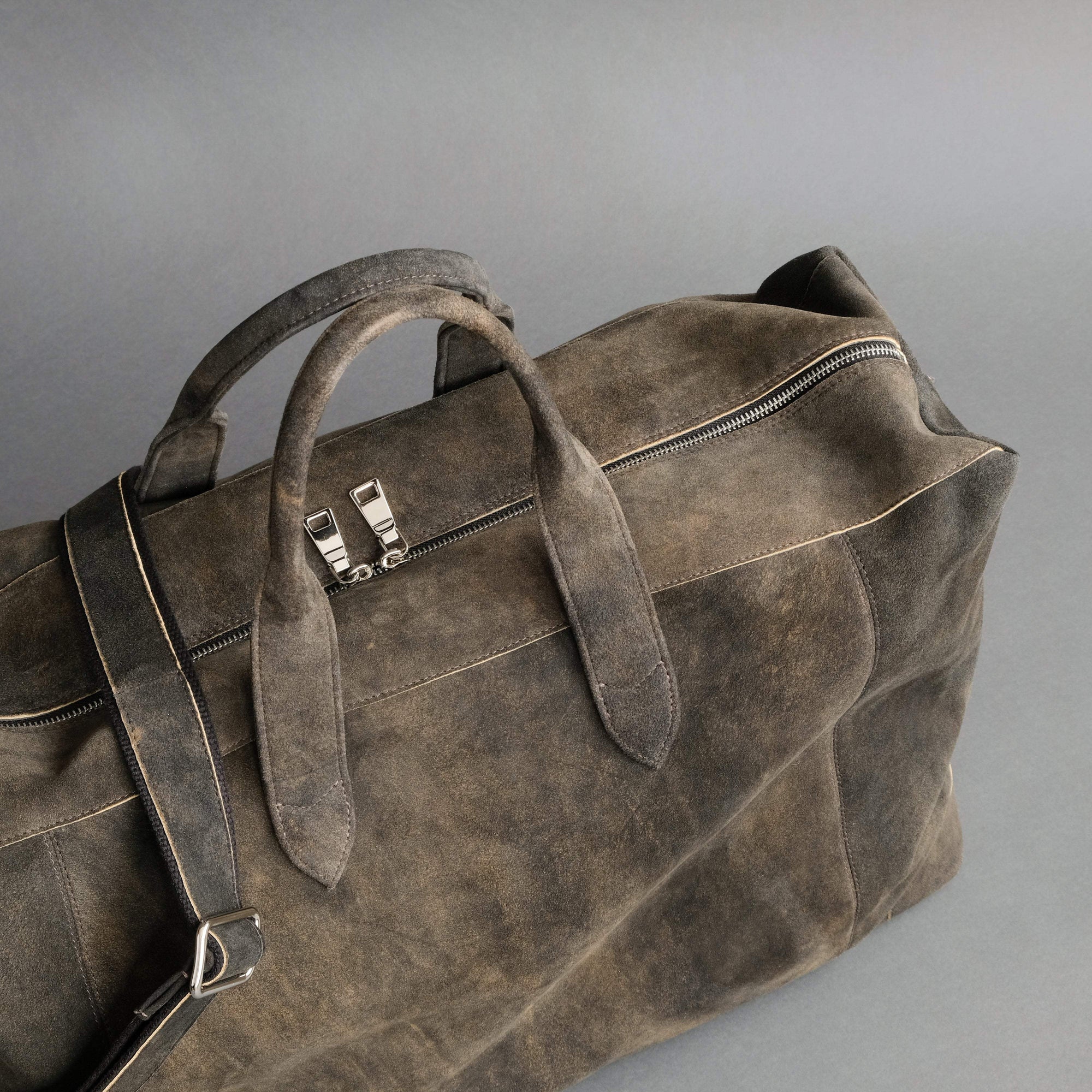 Large Weekender From Walnut Goatskin Suede - TR Handschuhe Wien - Thomas Riemer Handmade Gloves